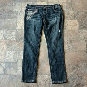 Distressed skinny jeans size 32